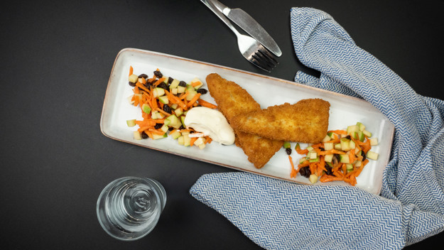 Sprøpanert sei med råkost og yoghurtdressing
